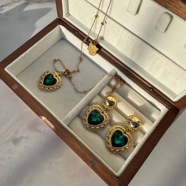 Emerald Amora Gift Set